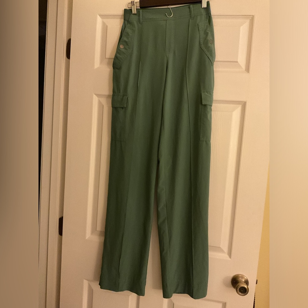Athleta Endless High Rise Cargo Light Olive Green Size 2 Tall 2/T Travel Utility
